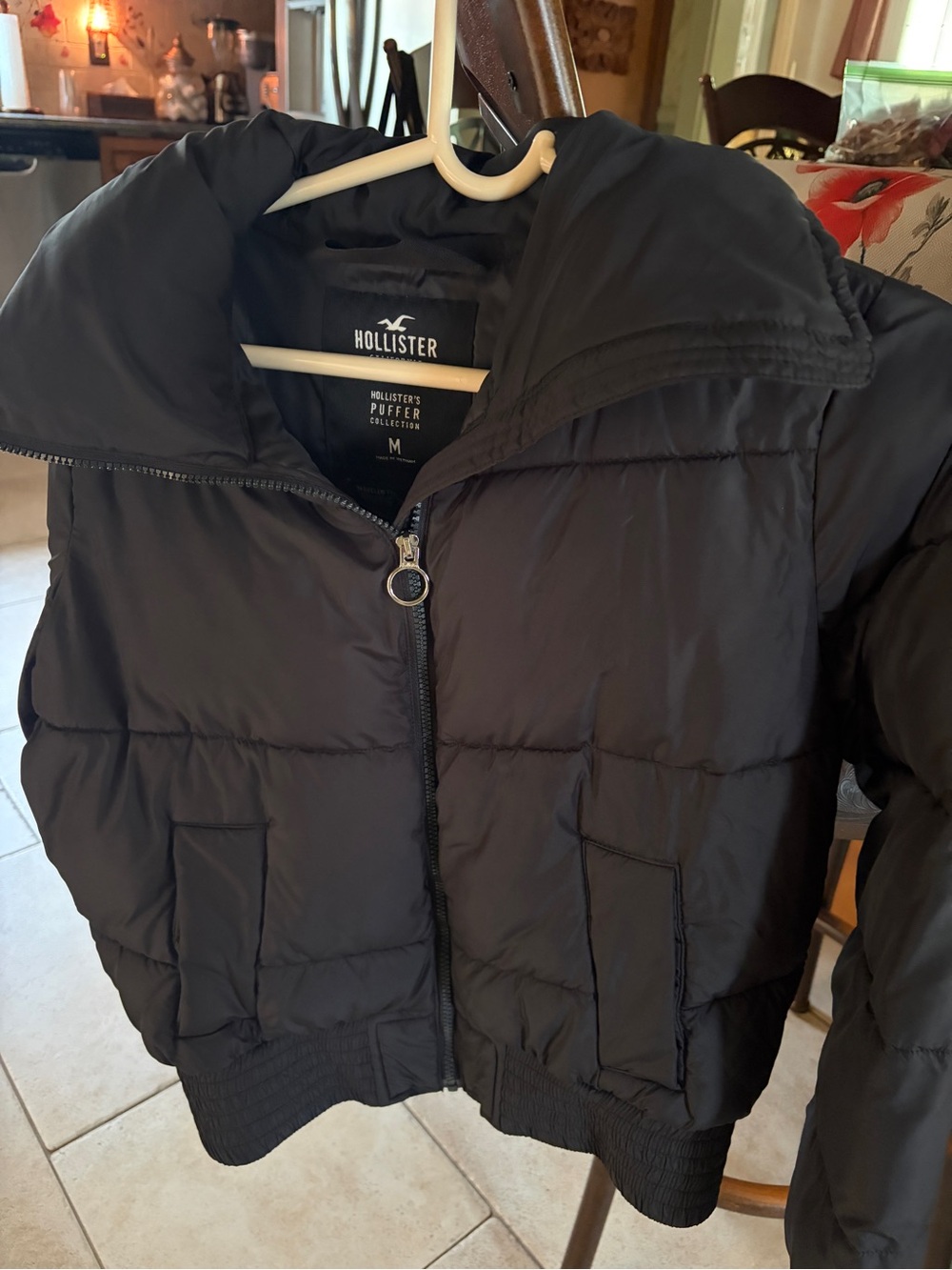 Hollister Cropped Puffer - Medium